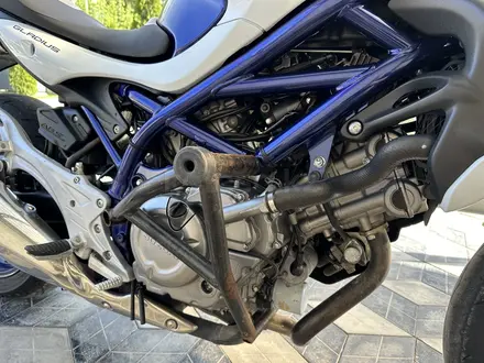 Suzuki  SFV 400 Gladius 2011 года за 1 990 000 тг. в Алматы – фото 5