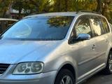 Volkswagen Touran 2005 года за 4 000 000 тг. в Актобе – фото 2