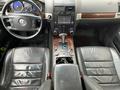 Volkswagen Touareg 2008 годаfor5 200 000 тг. в Астана – фото 10