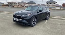 Toyota Highlander 2021 годаүшін22 400 000 тг. в Атырау