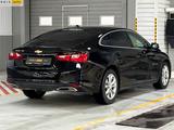 Chevrolet Malibu 2020 года за 10 990 000 тг. в Алматы – фото 4