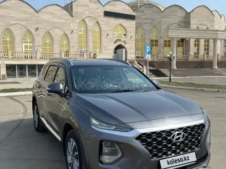 Hyundai Santa Fe 2019 года за 10 500 000 тг. в Уральск