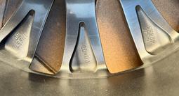 Диски с резиной LAND CRUISER 300 за 1 100 000 тг. в Костанай – фото 3