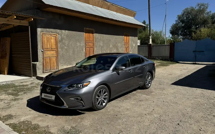 Lexus ES 300h 2015 года за 11 500 000 тг. в Семей