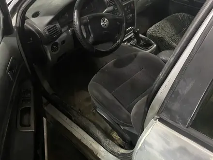 Volkswagen Passat 1997 года за 1 400 000 тг. в Петропавловск – фото 3