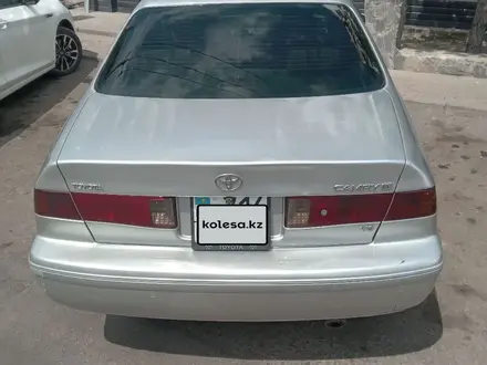 Toyota Camry 2000 года за 3 300 000 тг. в Караганда – фото 2