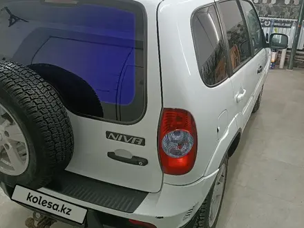 Chevrolet Niva 2015 года за 3 600 000 тг. в Атырау – фото 5