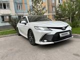 Toyota Camry 2021 года за 19 500 000 тг. в Алматы