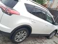 Toyota RAV4 2018 года за 11 100 000 тг. в Атырау – фото 2