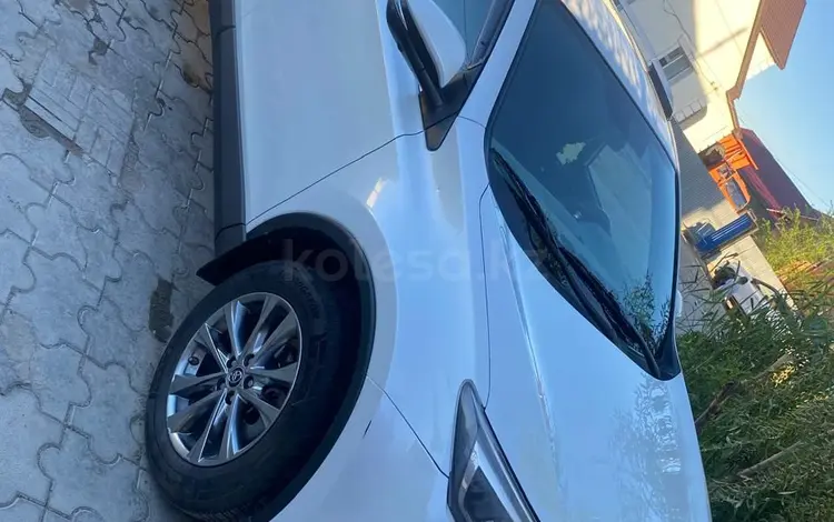 Toyota RAV4 2018 года за 11 100 000 тг. в Атырау