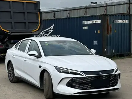 BYD Qin L DM-i Leading 2025 года за 9 550 000 тг. в Алматы