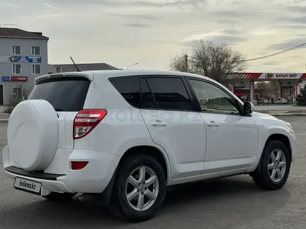 Toyota RAV4 2012 года за 8 300 000 тг. в Актобе – фото 2