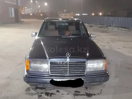 Mercedes-Benz E 200 1993 года за 2 000 000 тг. в Усть-Каменогорск – фото 4
