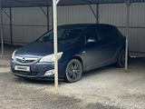Opel Astra 2012 годаfor2 600 000 тг. в Караганда