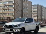 Toyota Hilux 2023 годаүшін22 800 000 тг. в Актау