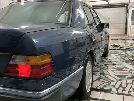 Mercedes-Benz E 230 1991 года за 2 000 000 тг. в Тараз – фото 18