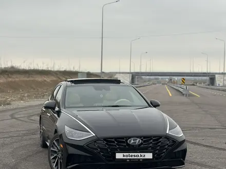 Hyundai Sonata 2021 года за 13 250 000 тг. в Алматы