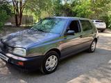 Volkswagen Golf 1994 года за 1 400 000 тг. в Актобе – фото 3