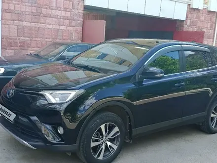 Toyota RAV4 2018 года за 9 200 000 тг. в Астана – фото 2