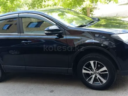 Toyota RAV4 2018 года за 9 200 000 тг. в Астана – фото 4