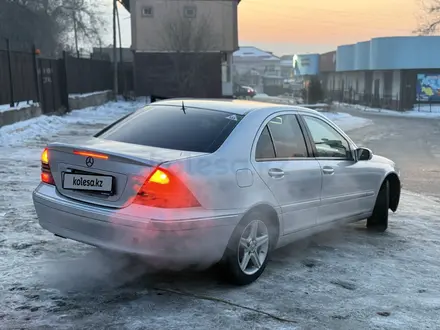 Mercedes-Benz C 240 2001 года за 3 500 000 тг. в Алматы – фото 3