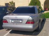 Mercedes-Benz E 280 1994 года за 3 600 000 тг. в Туркестан – фото 2