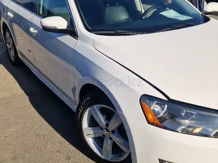 Volkswagen Passat 2013 года за 4 000 000 тг. в Атырау – фото 3