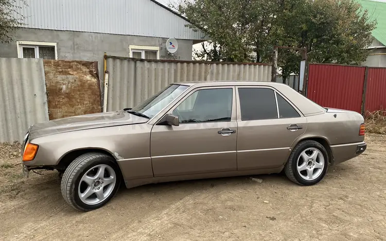 Mercedes-Benz E 260 1990 годаүшін1 000 000 тг. в Уральск