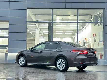 Toyota Camry 2023 года за 16 800 000 тг. в Тараз – фото 2