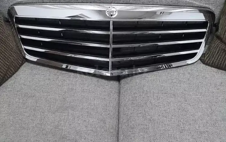 Решетка Радиатора на Mercedes w212. Мерседес w212 за 60 000 тг. в Алматы