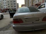 Mercedes-Benz E 240 1999 года за 5 000 000 тг. в Актау – фото 2