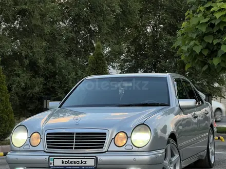 Mercedes-Benz E 320 1998 года за 4 700 000 тг. в Алматы