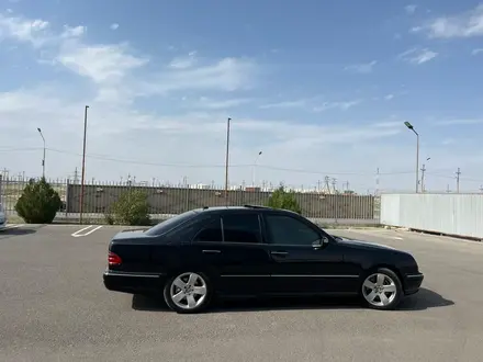 Mercedes-Benz E 430 2001 года за 4 500 000 тг. в Жанаозен – фото 2