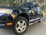 Volkswagen Touareg 2005 года за 4 300 000 тг. в Алматы – фото 4
