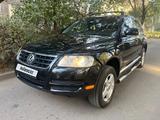 Volkswagen Touareg 2005 года за 4 300 000 тг. в Алматы