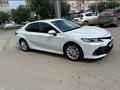 Toyota Camry 2023 годаfor16 000 000 тг. в Актобе – фото 3