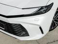 Toyota Camry Luxe 2025 года за 26 190 000 тг. в Уральск – фото 7