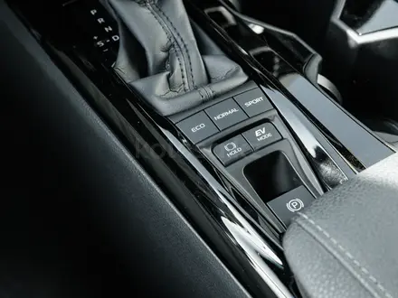 Toyota Camry Luxe 2026 года за 23 190 000 тг. в Уральск – фото 21