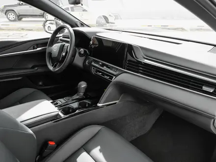 Toyota Camry Luxe 2026 года за 23 190 000 тг. в Уральск – фото 29