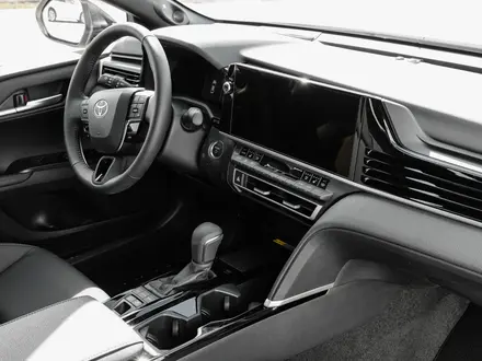 Toyota Camry Luxe 2026 года за 23 190 000 тг. в Уральск – фото 30