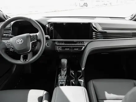 Toyota Camry Luxe 2026 года за 23 190 000 тг. в Уральск – фото 33