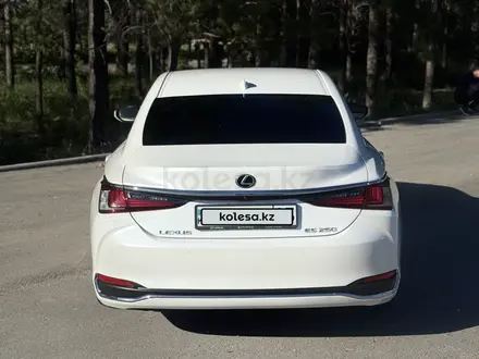 Lexus ES 250 2020 года за 18 500 000 тг. в Алматы – фото 4