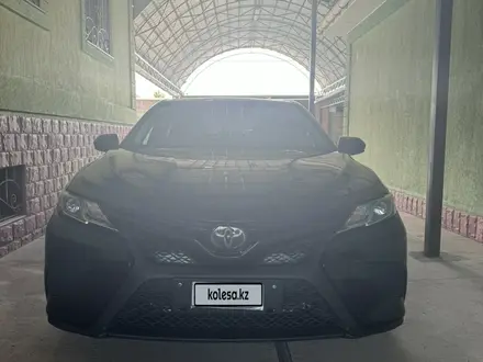Toyota Camry 2018 года за 10 500 000 тг. в Шымкент – фото 3