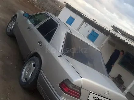 Mercedes-Benz E 200 1994 года за 1 700 000 тг. в Шиели – фото 6