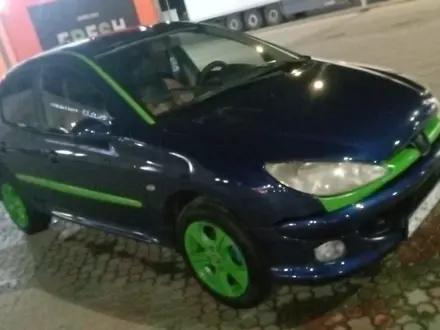 Peugeot 206 2008 года за 2 000 000 тг. в Уральск – фото 4