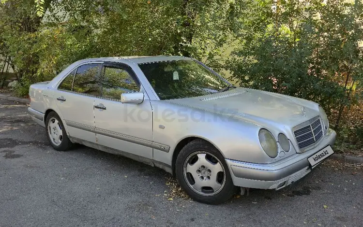Mercedes-Benz E 230 1997 года за 1 800 000 тг. в Алматы