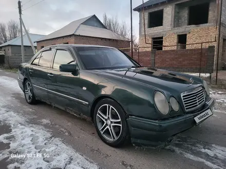 Mercedes-Benz E 230 1996 года за 1 600 000 тг. в Сарыкемер – фото 3