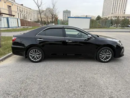 Toyota Camry 2018 года за 13 800 000 тг. в Шымкент – фото 3