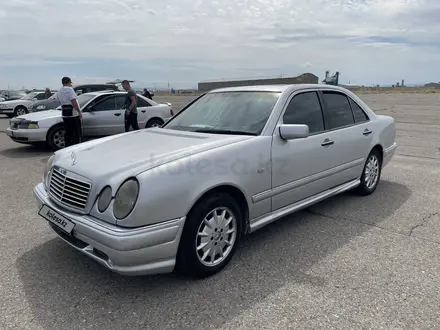 Mercedes-Benz E 230 1997 года за 2 500 000 тг. в Тараз – фото 11