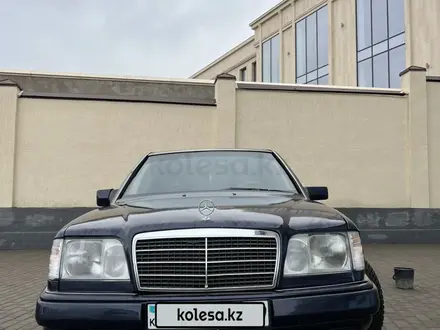 Mercedes-Benz E 200 1995 года за 2 400 000 тг. в Шымкент – фото 2
